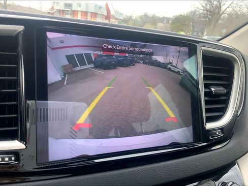 Used 2023 Chrysler Pacifica Touring-L FWD image 25