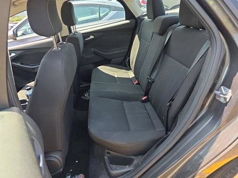Used 2018 Ford Focus SE FWD image 9