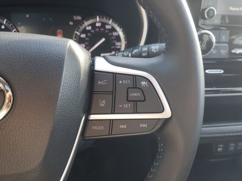 Used 2022 Toyota Highlander XLE image 24