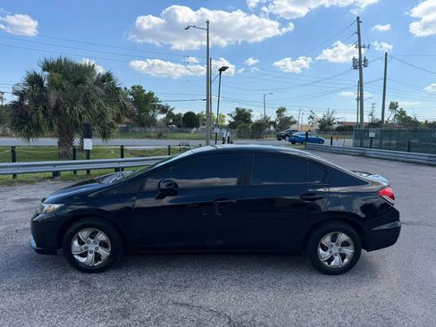 Used 2013 Honda Civic LX image 2
