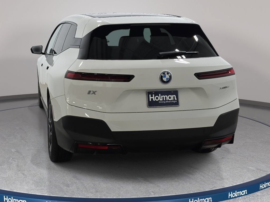 Used 2024 BMW iX xDrive50 AWD/4WD image 7
