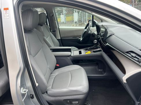 Used 2023 Toyota Sienna XLE AWD/4WD image 16