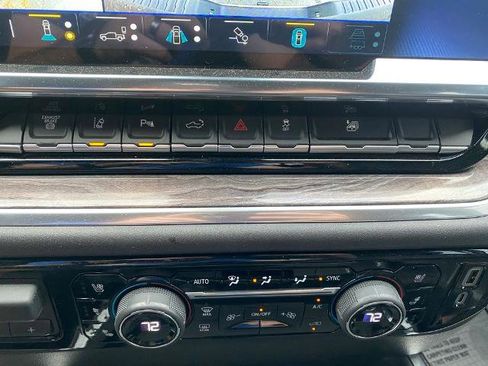 Used 2025 Chevrolet Silverado 2500 LTZ w/ LTZ Premium Package image 21