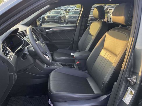 Used 2023 Volkswagen Tiguan SE R-Line FWD image 17
