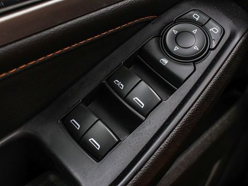 Used 2021 Chevrolet Traverse LT image 10