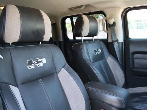 Used 2007 HUMMER H3 w/ Chrome Appearance Package AWD/4WD image 11