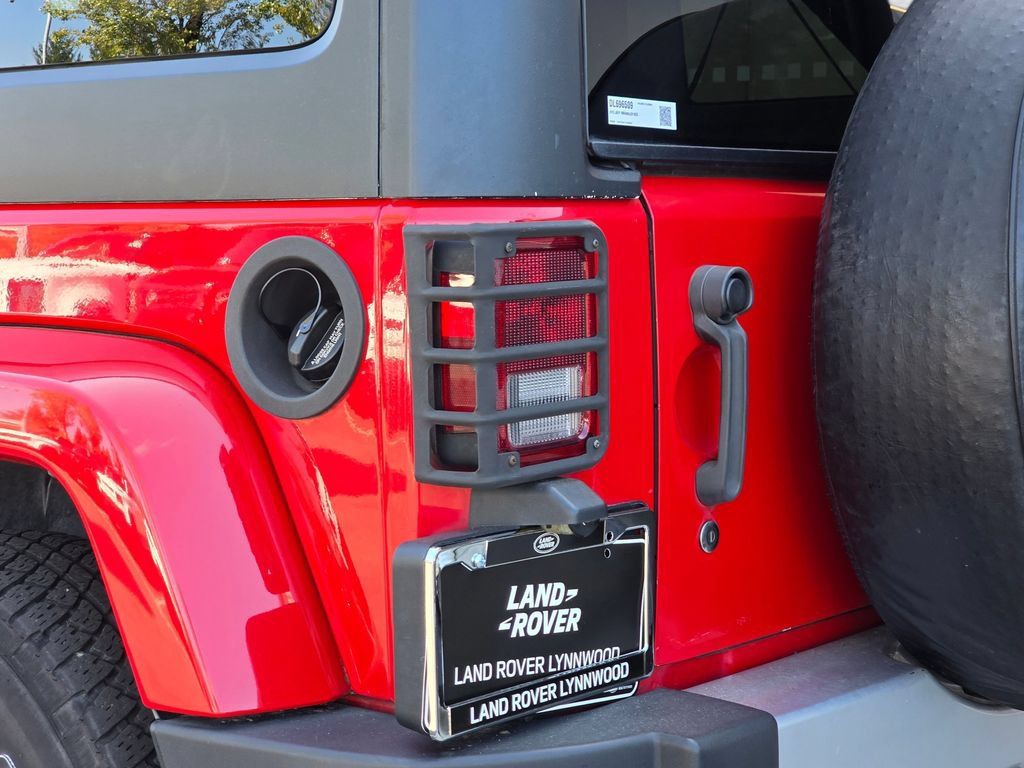 Used 2013 Jeep Wrangler Unlimited Sahara AWD/4WD image 38