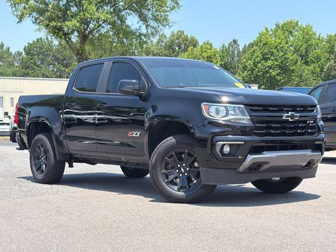 Used 2022 Chevrolet Colorado Z71 w/ Z71 Midnight Edition AWD/4WD image 2