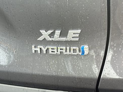 Used 2024 Toyota RAV4 XLE AWD/4WD image 28