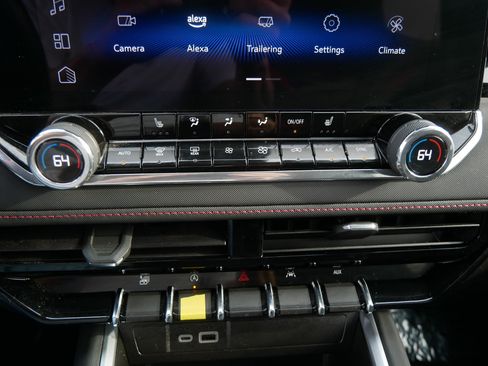 Used 2024 Chevrolet Colorado Z71 w/ Z71 Convenience Package 2 image 40