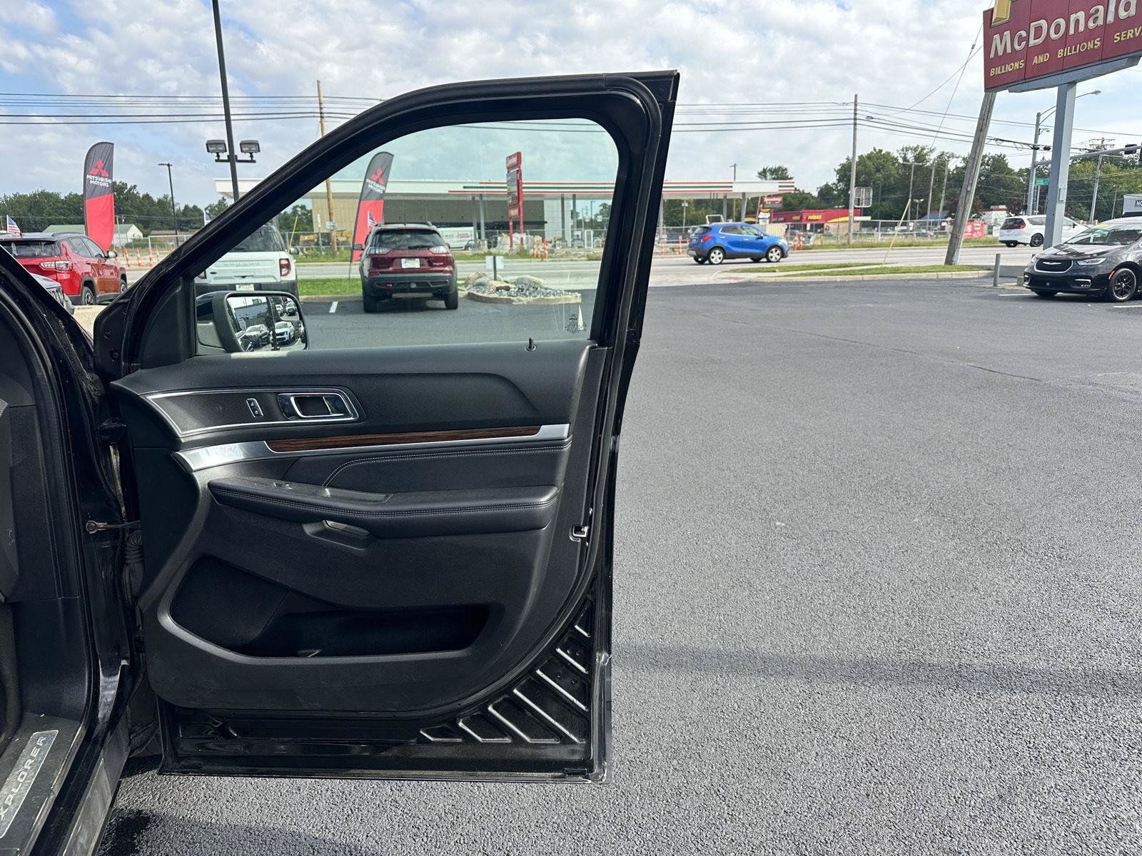 Used 2018 Ford Explorer Limited AWD/4WD image 21