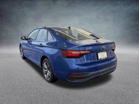 Used 2024 Volkswagen Jetta SE FWD image 7