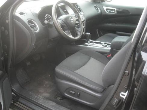 Used 2017 Nissan Pathfinder SV w/ SV Cold Weather Package image 16