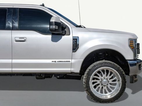 Used 2019 Ford F250 Lariat w/ Lariat Value Package image 7