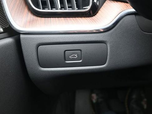 Used 2023 Volvo XC60 B5 Ultimate w/ Protection Package Premier image 29