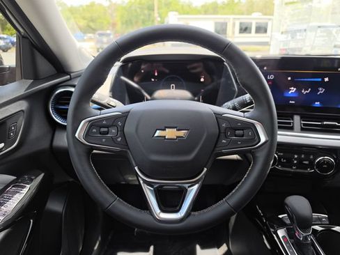 New 2026 Chevrolet Trax LT w/ LT Convenience Package FWD image 15
