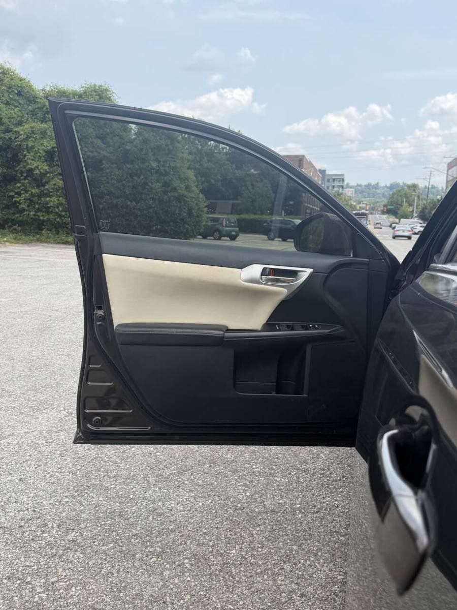 Used 2013 Lexus CT 200h FWD image 21