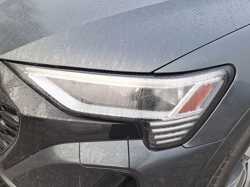 Used 2024 Audi Q8 e-tron Premium image 8