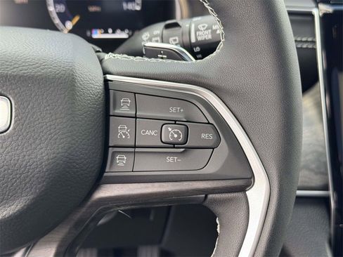 New 2025 Jeep Grand Cherokee Limited w/ Luxury Tech Group II image 22