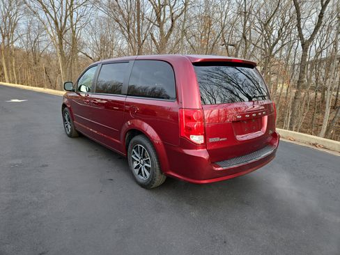 Used 2017 Dodge Grand Caravan SE image 6
