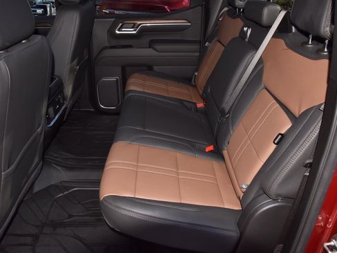 Used 2025 Chevrolet Silverado 1500 High Country w/ High Country Premium Package image 14