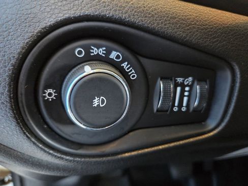 Used 2017 Jeep Renegade Limited AWD/4WD image 32