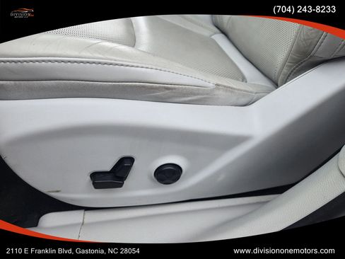 Used 2019 Jeep Cherokee Limited AWD/4WD image 8