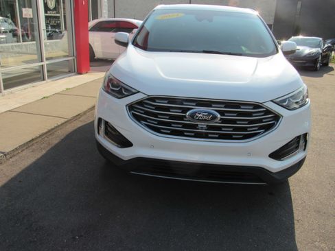 Used 2021 Ford Edge Titanium w/ Equipment Group 301A FWD image 3