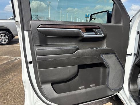 Used 2024 GMC Sierra 1500 SLT AWD/4WD image 53