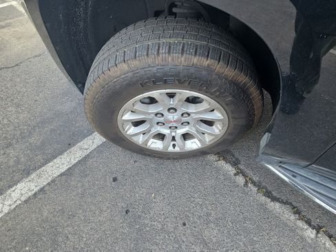 Used 2019 GMC Yukon SLT image 3