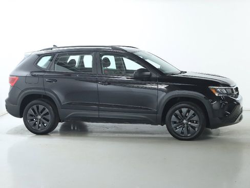 Used 2024 Volkswagen Taos S image 11