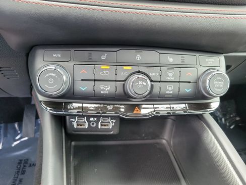 Used 2025 Dodge Durango GT RWD image 29