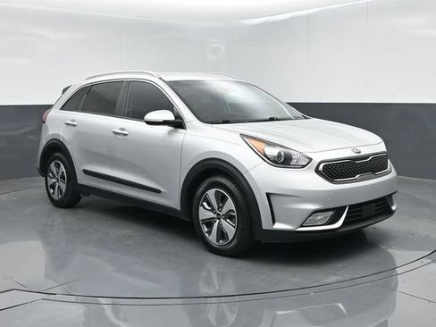 Used 2019 Kia Niro EX FWD image 2