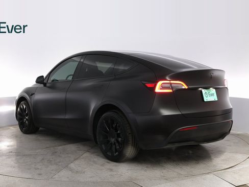 Used 2022 Tesla Model Y Long Range image 14