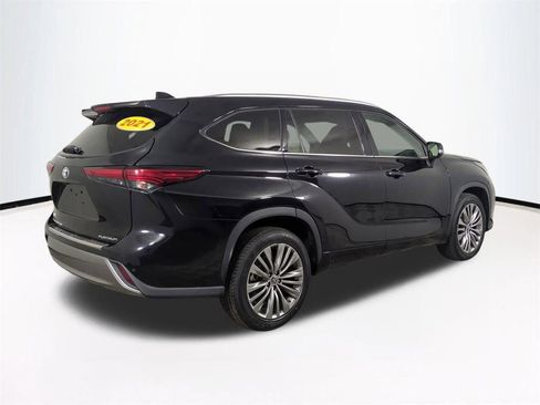 Used 2021 Toyota Highlander Platinum FWD image 5