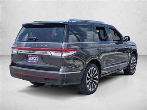 Used 2024 Lincoln Navigator Reserve AWD/4WD image 5