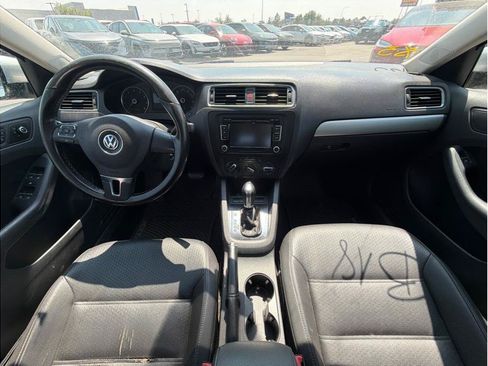 Used 2013 Volkswagen Jetta SE FWD image 4