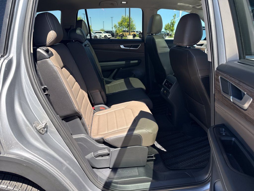 Used 2024 Volkswagen Atlas SEL AWD/4WD image 29