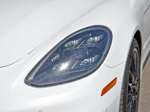 Used 2023 Porsche Panamera 4 Platinum Edition AWD/4WD image 4