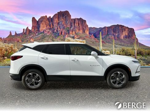 Used 2025 Chevrolet Blazer LT FWD image 9