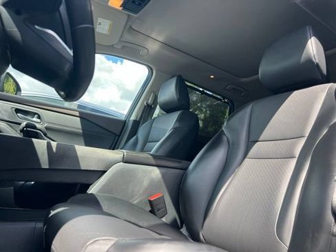 Used 2021 Nissan Rogue SV w/ Premium Package FWD image 3