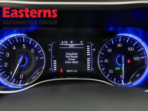 Used 2023 Chrysler Voyager LX image 18