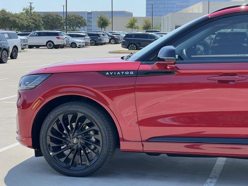 New 2025 Lincoln Aviator Reserve w/ Jet Appearance Package image 5