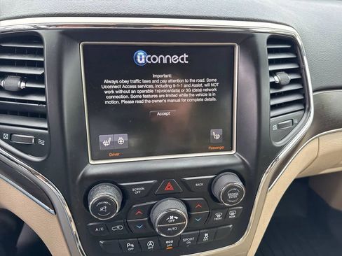 Used 2017 Jeep Grand Cherokee Limited image 17