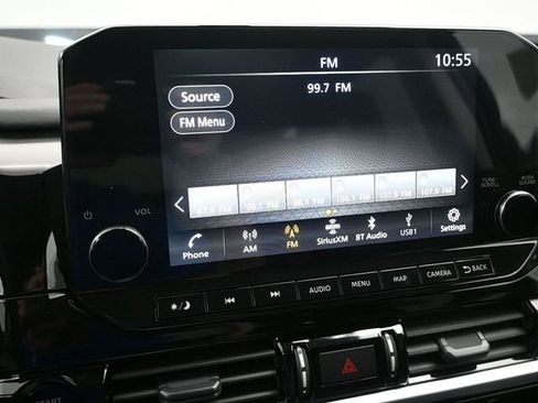 Used 2025 Nissan Pathfinder Platinum AWD/4WD image 16