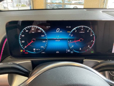 Used 2023 Mercedes-Benz GLB 250 4MATIC w/ Premium Package image 14