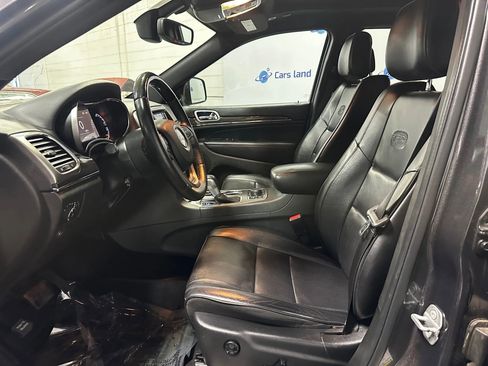 Used 2018 Jeep Grand Cherokee Overland AWD/4WD image 9