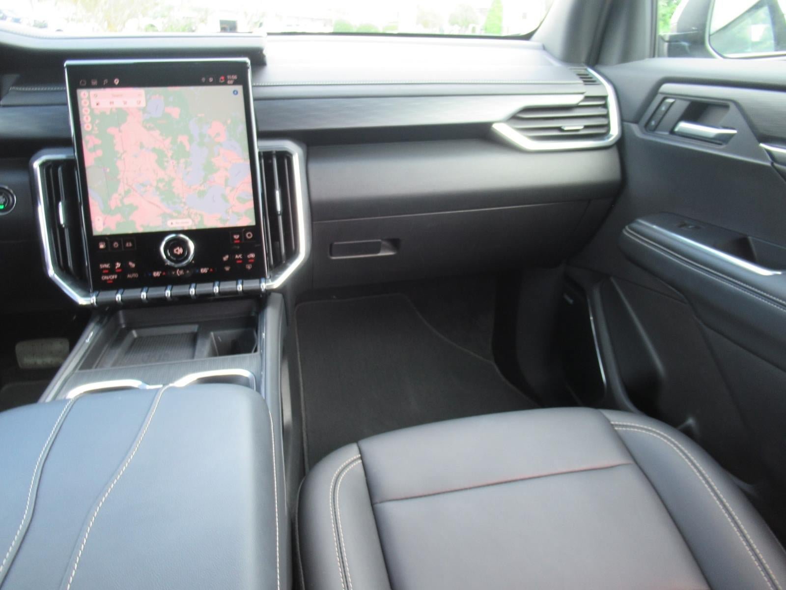 Used 2026 GMC Acadia Elevation w/ Elevation Premium Package FWD image 15
