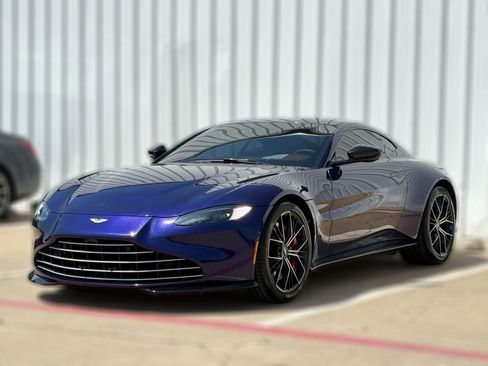 Used 2023 Aston Martin V8 Vantage Coupe RWD image 2
