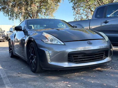 Used 2015 Nissan 370Z Coupe RWD image 3